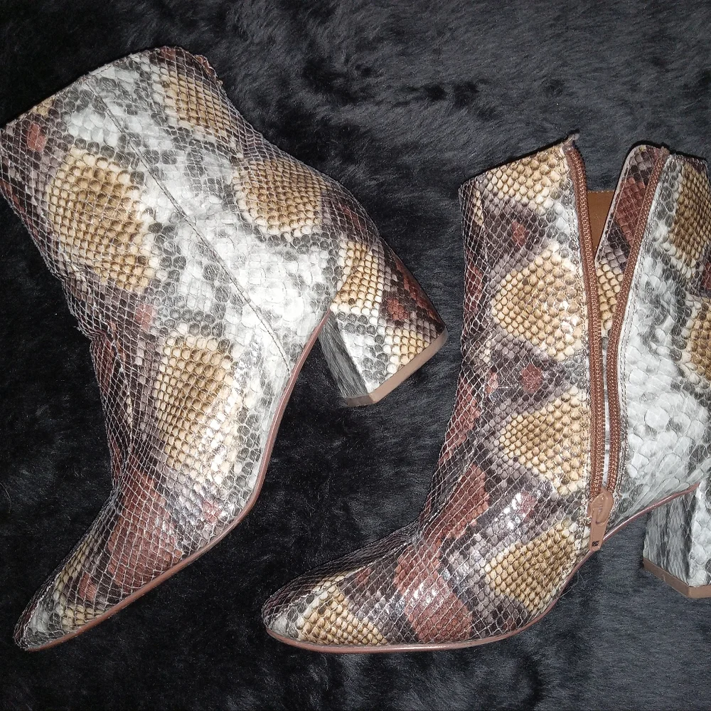 Chinese Laundry Booties - Picture 1 of 1